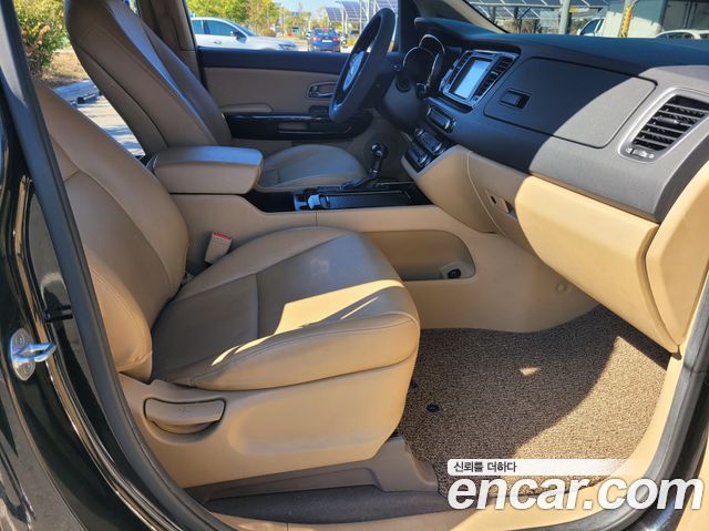 Kia Canival 2016 — photo 17