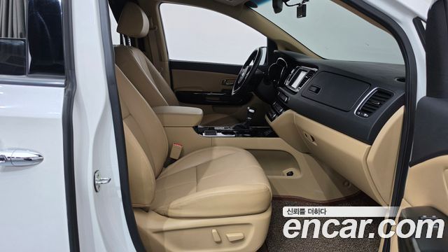 Kia Canival 2020 — photo 16