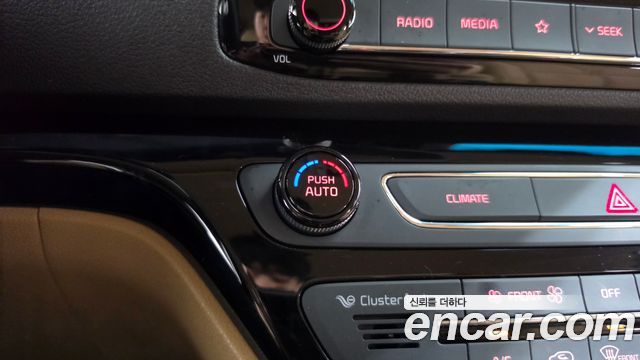 Kia Canival 2020 — photo 30