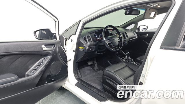 Kia K3 2016 — photo 13