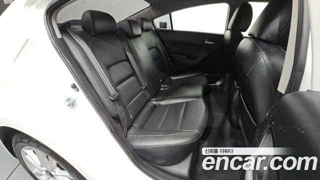 Kia K3 2016 — photo 17