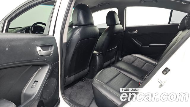 Kia K3 2016 — photo 18