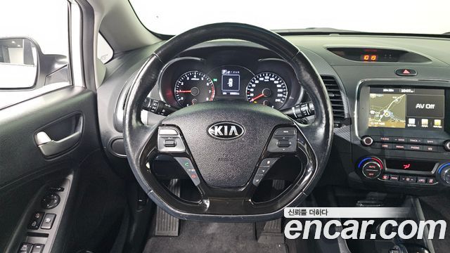 Kia K3 2016 — photo 19