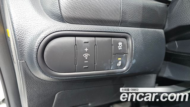 Kia K3 2016 — photo 24