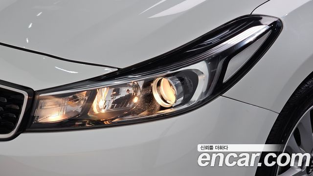 Kia K3 2016 — photo 8