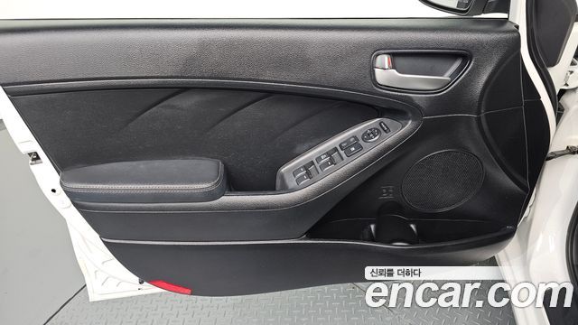 Kia K3 2016 — photo 14