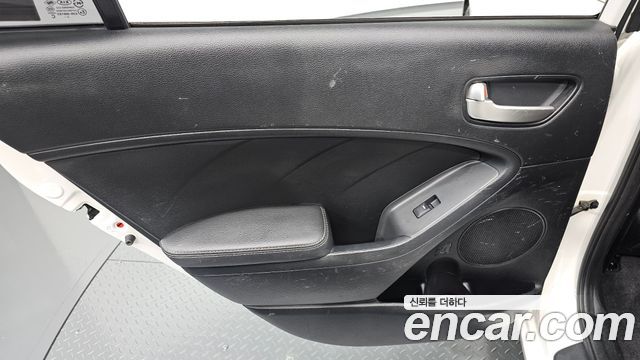 Kia K3 2016 — photo 15