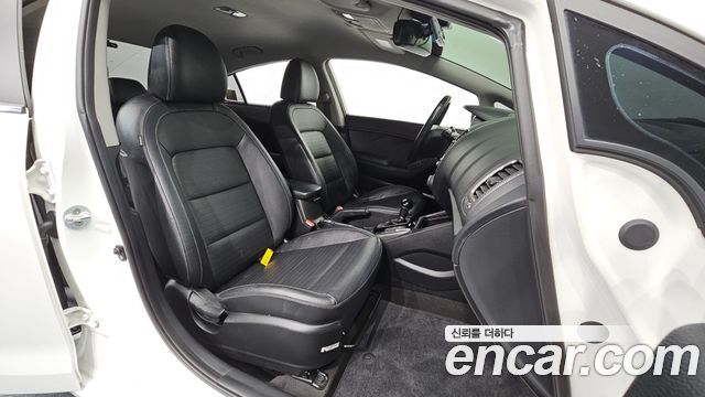 Kia K3 2016 — photo 16