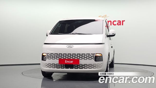 Hyundai Staria 2023 — photo 3