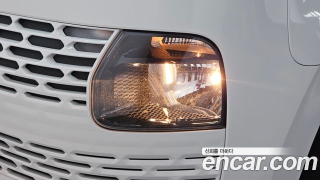 Hyundai Staria 2023 — photo 8