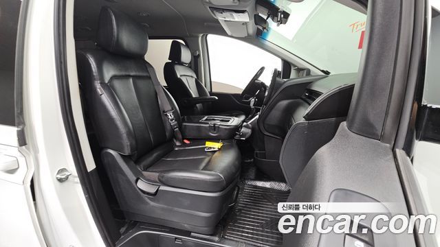 Hyundai Staria 2023 — photo 16