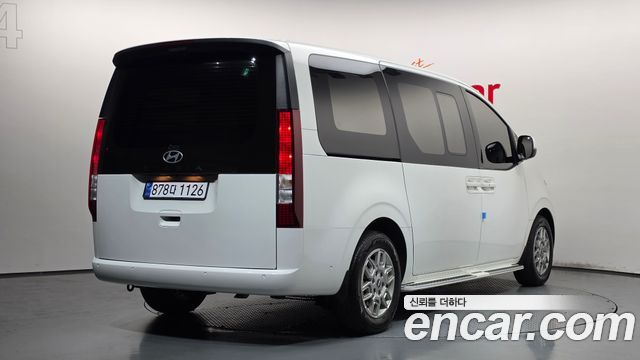 Hyundai Staria 2026 — photo 2