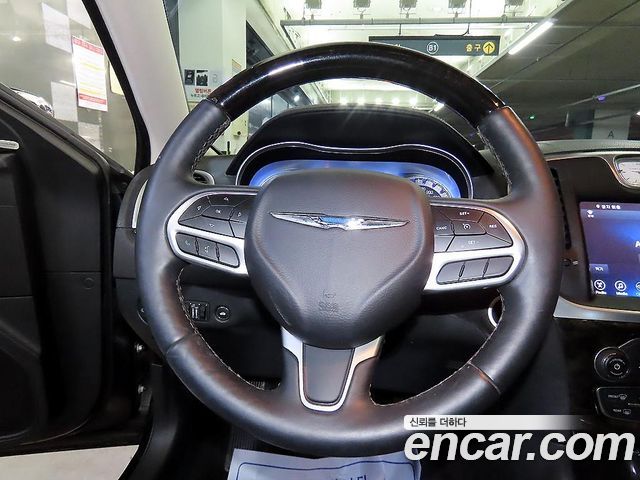 Chrysler 300C 2017 — photo 8