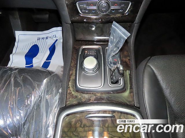 Chrysler 300C 2017 — photo 12