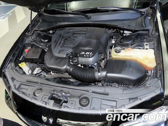 Chrysler 300C 2017 — photo 19