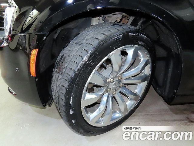 Chrysler 300C 2017 — photo 20