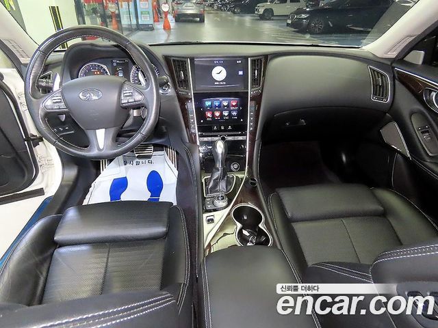 Infiniti Q50 2017 — photo 10