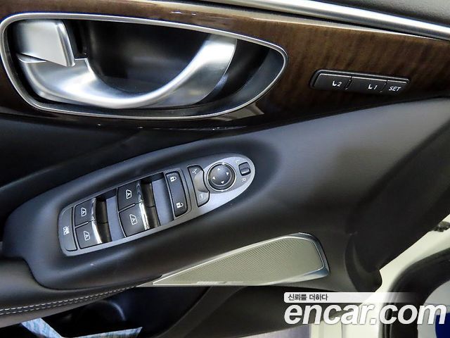 Infiniti Q50 2017 — photo 13