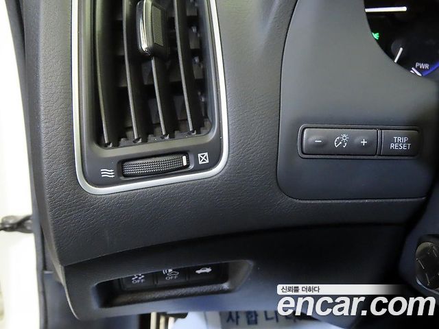 Infiniti Q50 2017 — photo 14