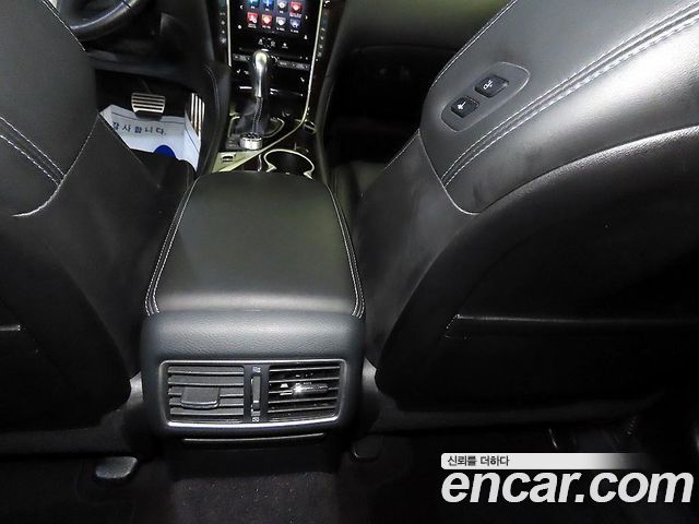 Infiniti Q50 2017 — photo 17