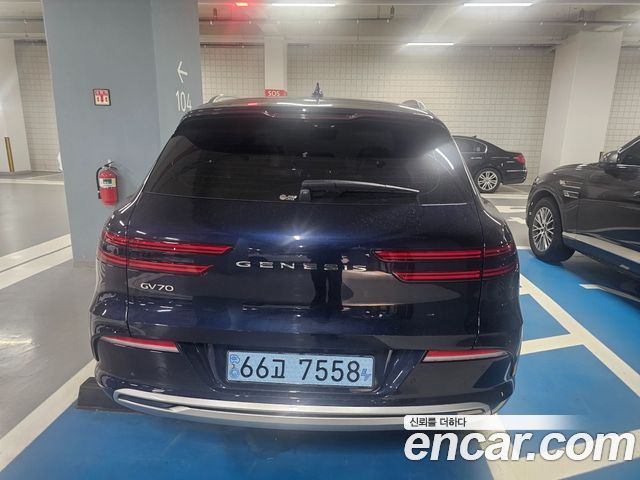 Genesis GV70 2022 — photo 9