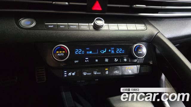 Hyundai AVANTE 2021 — photo 24