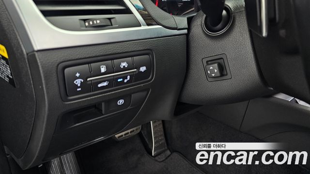 Genesis G80 2017 — photo 17