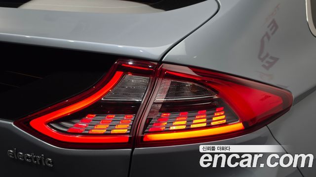 Hyundai Ioniq 2018 — photo 9