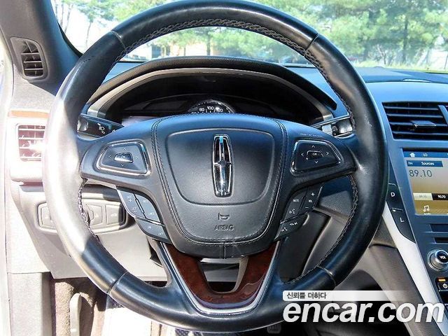 Lincoln MKZ 2018 — photo 8