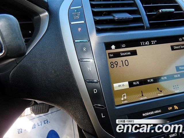 Lincoln MKZ 2018 — photo 10