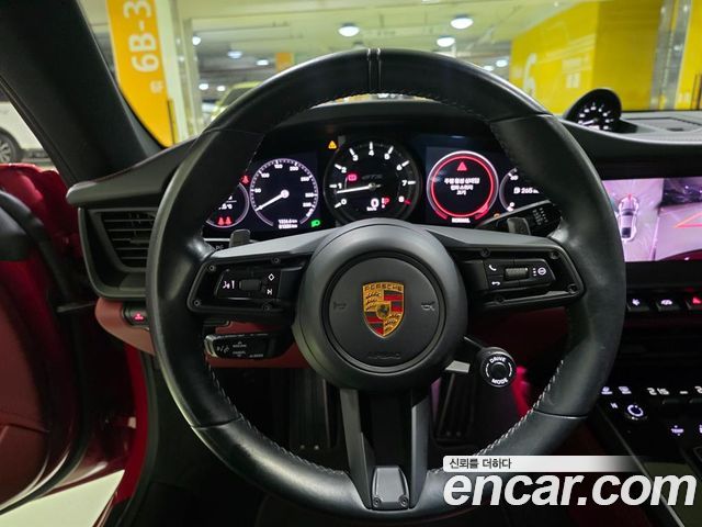 Porsche 911 2023 — photo 10