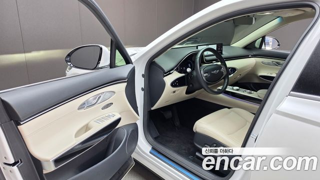 Genesis GV70 2023 — photo 13