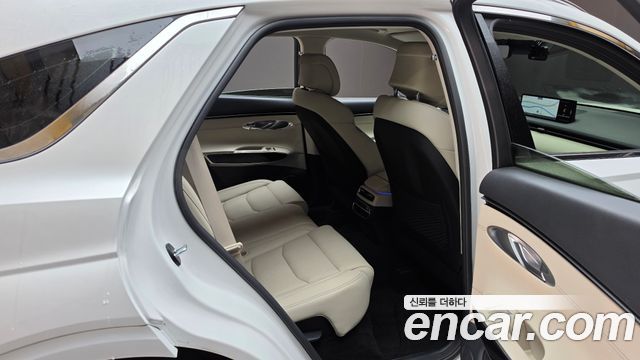Genesis GV70 2023 — photo 17
