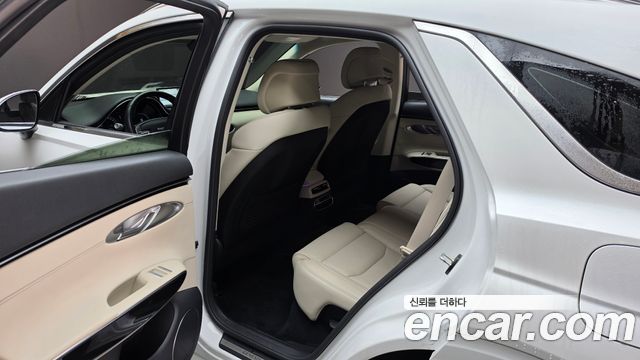 Genesis GV70 2023 — photo 18