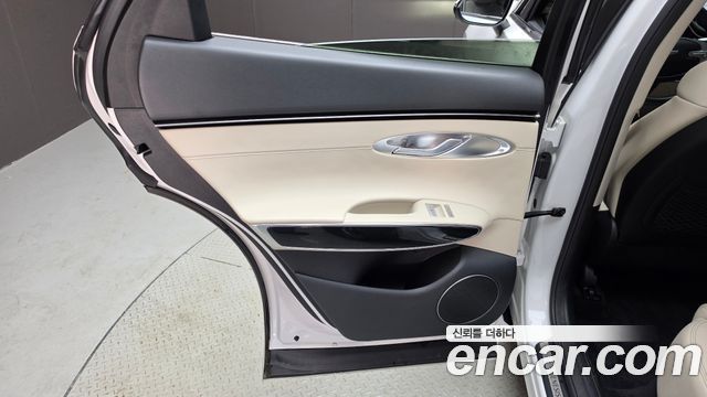 Genesis GV70 2023 — photo 15