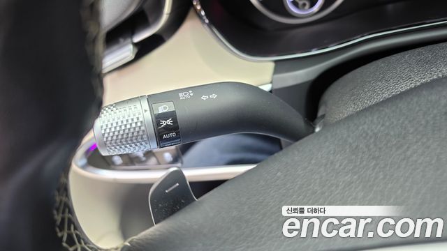 Genesis GV70 2023 — photo 27