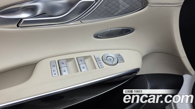 Genesis GV70 2023 — photo 29