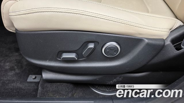 Genesis GV70 2023 — photo 31