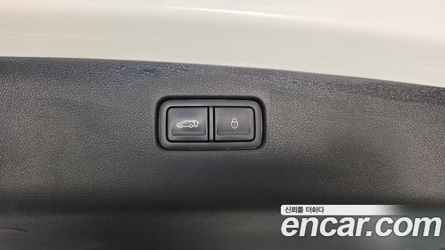 Genesis GV70 2023 — photo 33