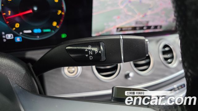 Mercedes-Benz E-Class 2021 — photo 9