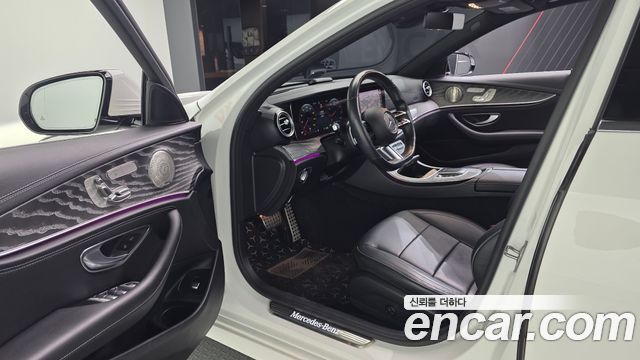 Mercedes-Benz E-Class 2021 — photo 10