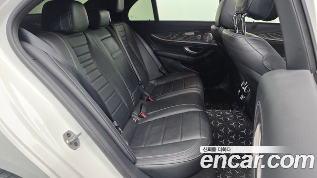 Mercedes-Benz E-Class 2021 — photo 12