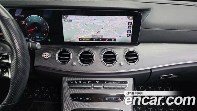 Mercedes-Benz E-Class 2021 — photo 14