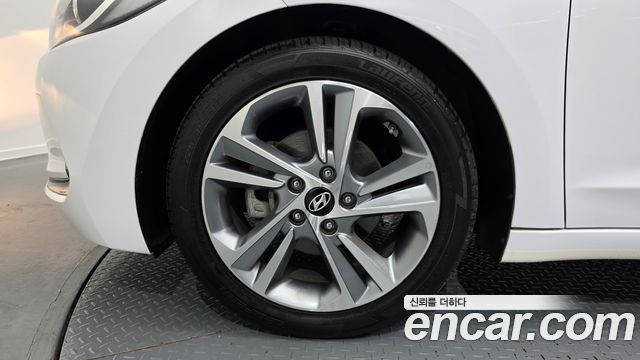Hyundai AVANTE 2017 — photo 5