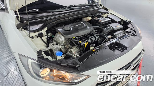 Hyundai AVANTE 2017 — photo 6