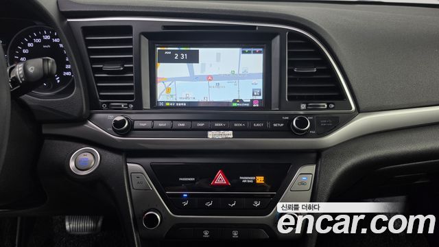 Hyundai AVANTE 2017 — photo 12