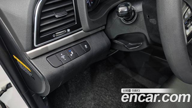 Hyundai AVANTE 2017 — photo 17