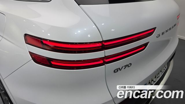 Genesis GV70 2025 — photo 9