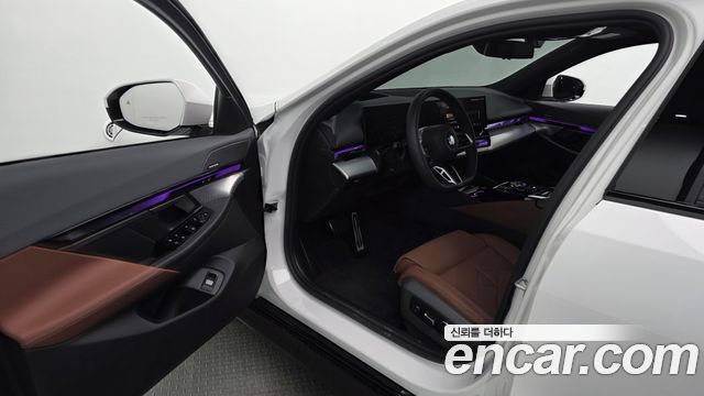 BMW 5-Series 2026 — photo 13