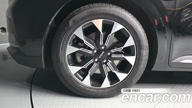 Kia Canival 2023 — photo 5